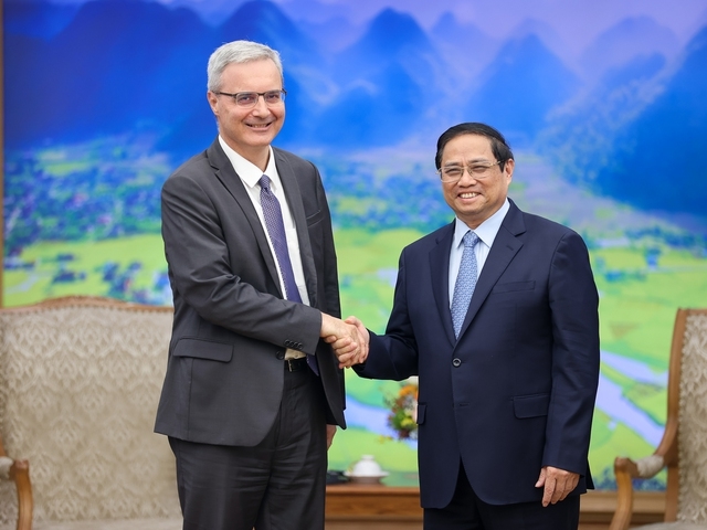 Thủ tướng Phạm Minh Chính tiếp Đại sứ Cộng hòa Pháp Nicolas Warnery kết thúc nhiệm kỳ công tác tại Việt Nam - Ảnh: VGP/Nhật Bắc