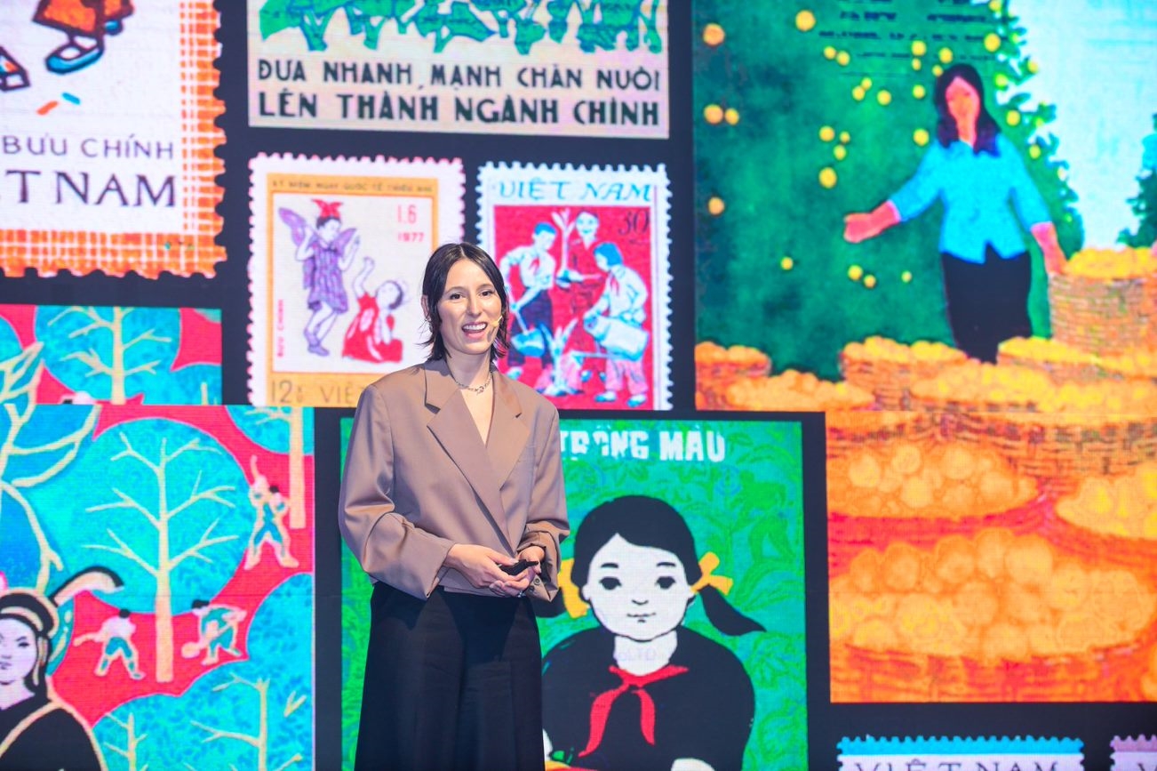 Cô Megan Bowker, Giám đốc Sáng tạo của Vinamilk chia sẻ bộ nhận diện thương hiệu mới lấy cảm hứng từ các giá trị di sản và cuộc sống người Việt.