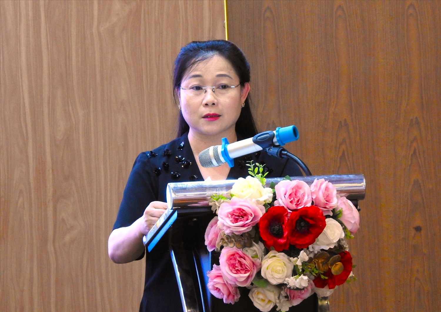 Trưởng Ban Dân tộc tỉnh Hòa Bình Đinh Thị Thảo phát biểu tại Hội nghị