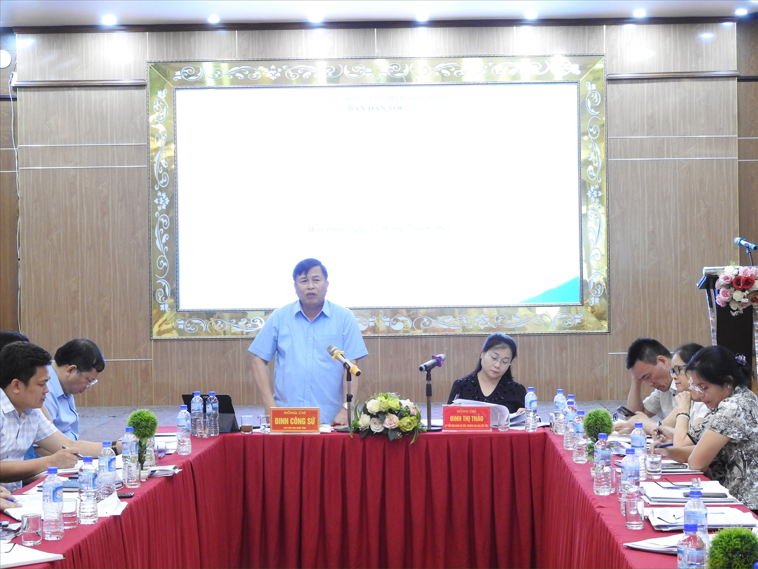 Phó Chủ tịch UBND tỉnh Hòa Binh Đinh Công Sứ phát biểu chỉ đạo Hội nghị