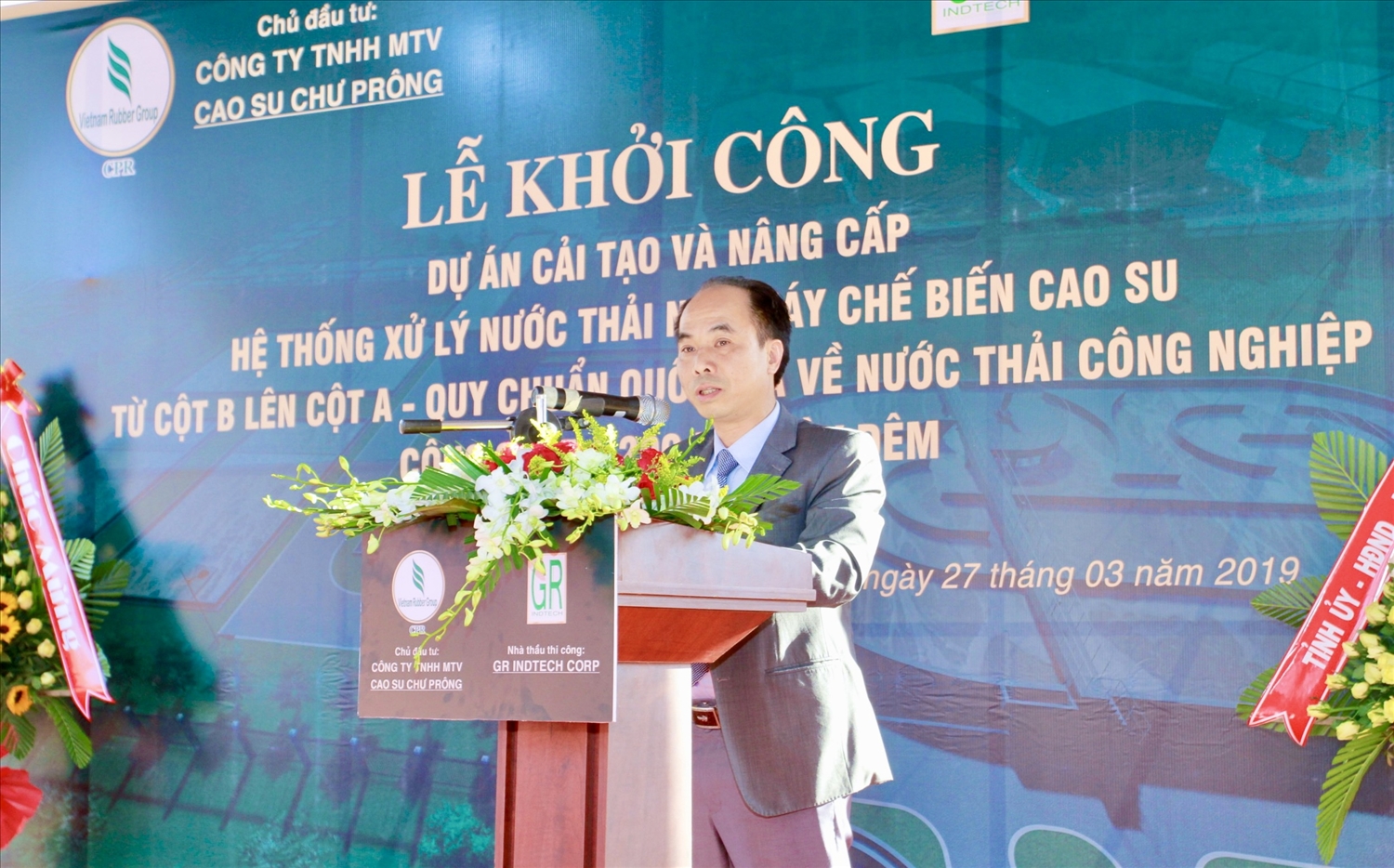 Ông Võ Toàn Thắng, Bí thư Đảng ủy, Tổng Giám đốc Công ty TNHH một thành viên Cao su Chư Prông phát biểu tại Lễ khởi công Dự án cải tạo và nâng cấp hệ thống xử lý nước thải Nhà máy chế biến cao su