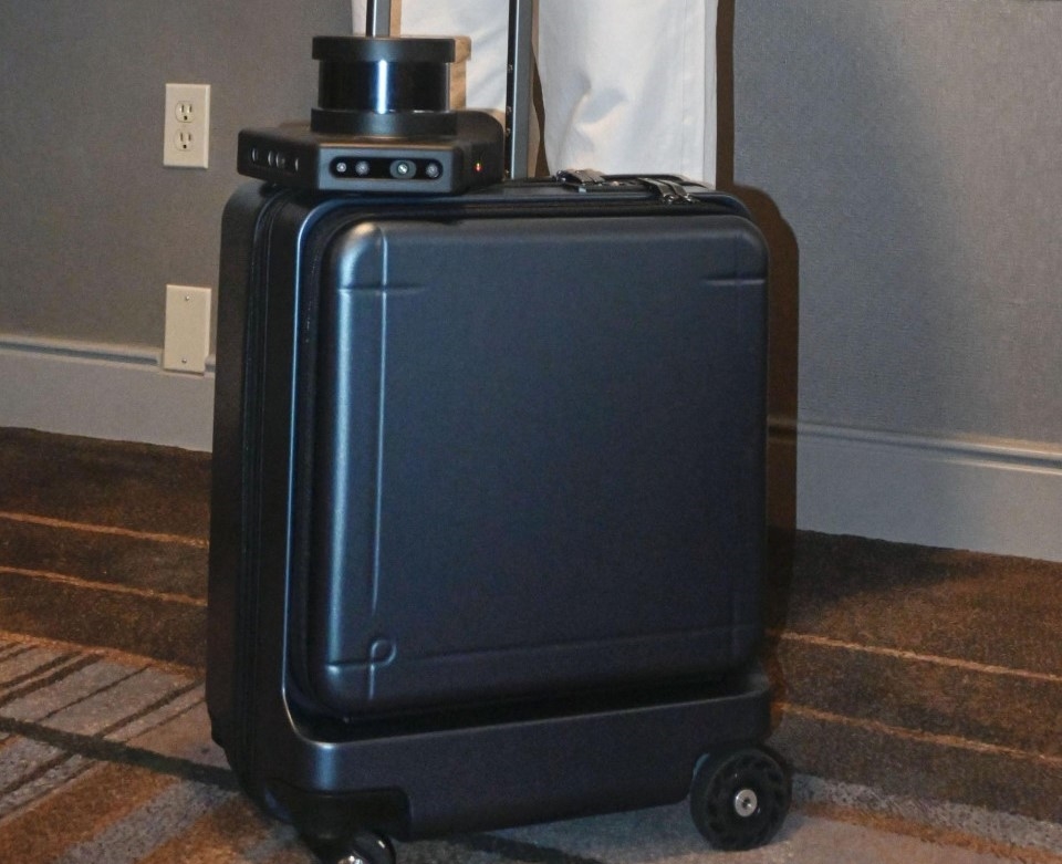 Thiết bị AI Suitcase. Ảnh: Kyodo