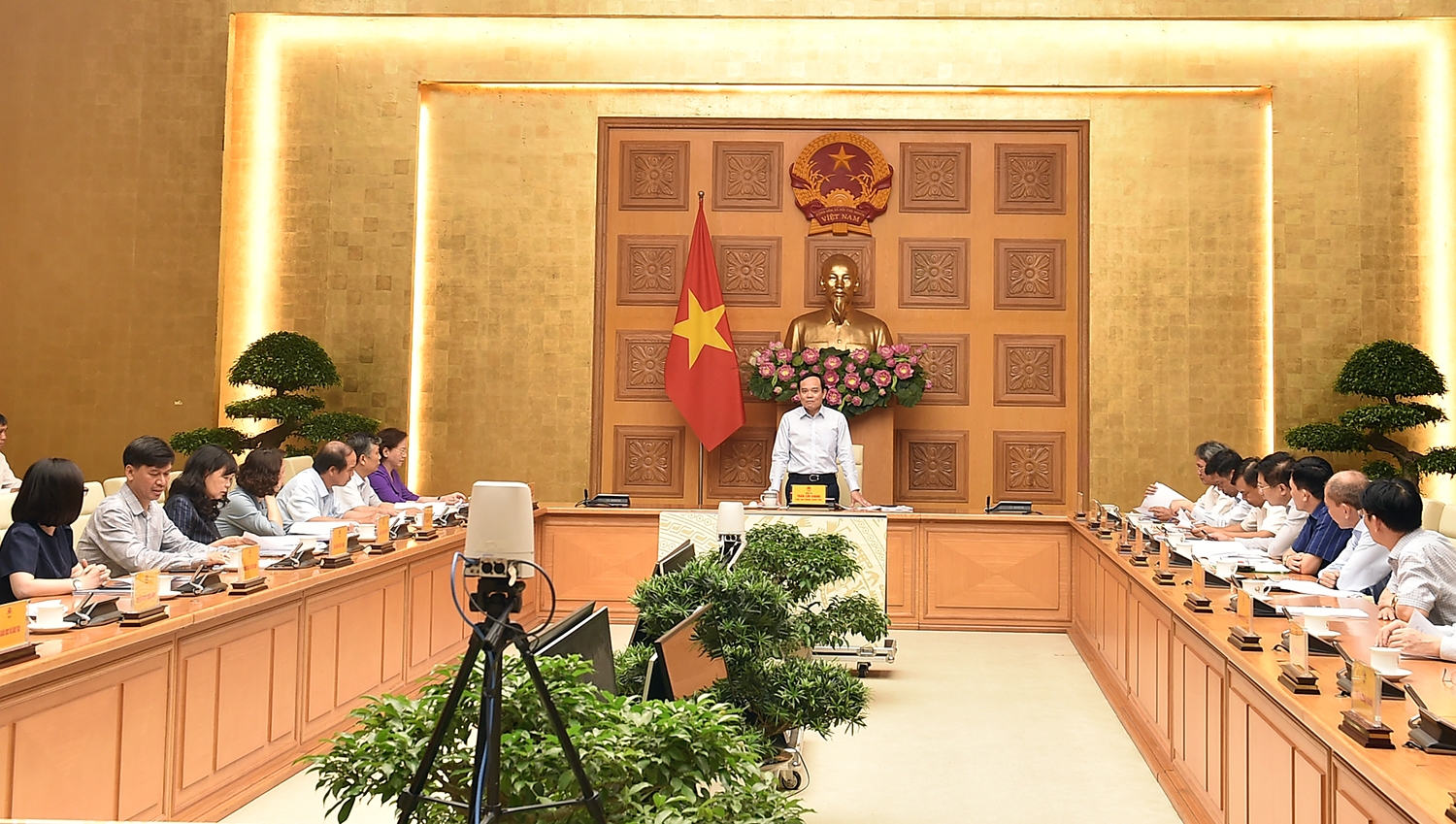 Phó Thủ tướng khẳng định sẽ cùng đồng hành với các bộ, ngành trong quá trình làm việc vì nếu chậm ban hành sẽ kéo chậm sự phát triển, gây tâm tư cho cán bộ, công chức, viên chức ở cơ sở - Ảnh: VGP/Hải Minh