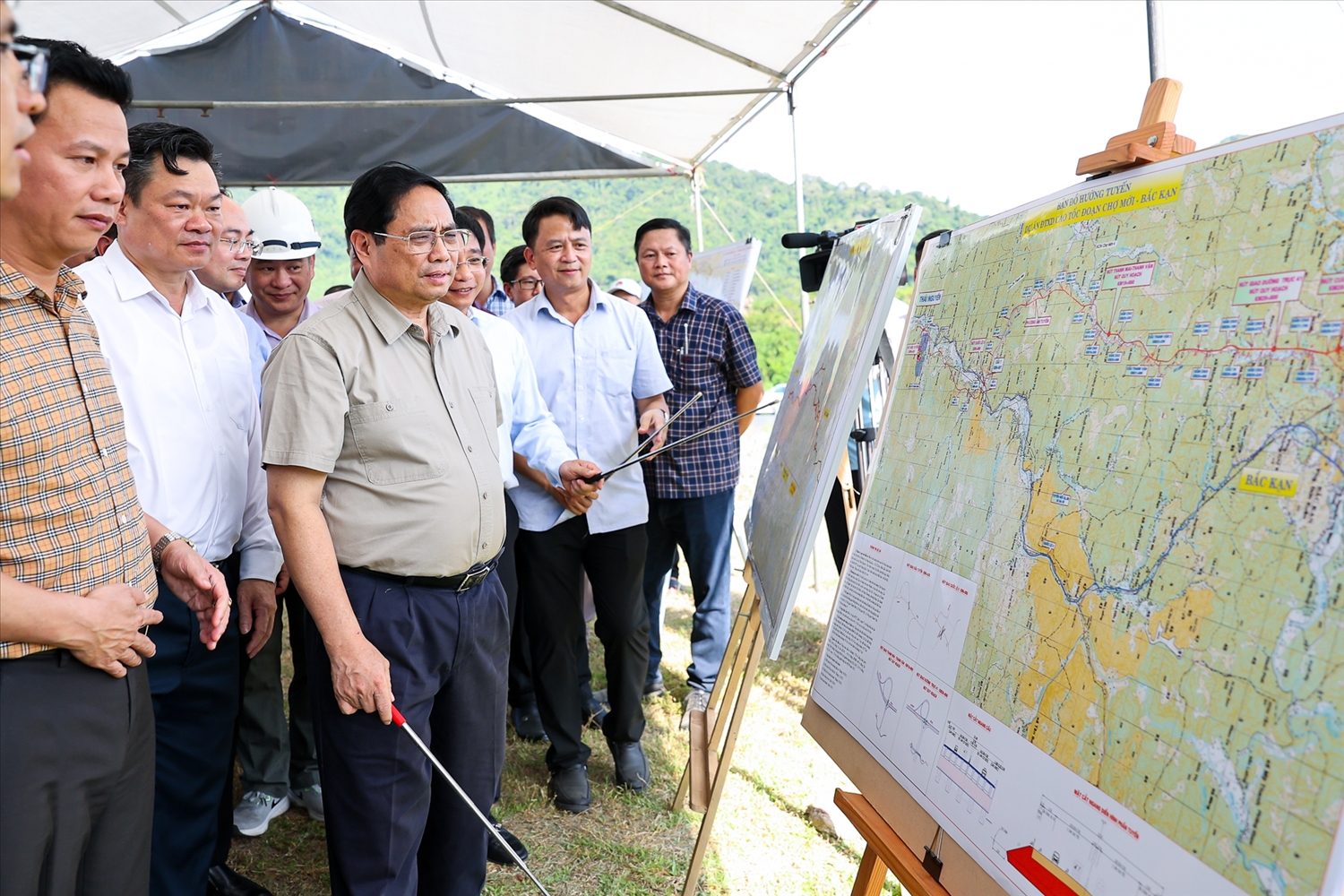 Thủ tướng đề nghị nỗ lực cao nhất để hoàn thành đoạn tuyến thành phố Bắc Kạn-hồ Ba Bể trong năm nay - Ảnh: VGP/Nhật Bắc