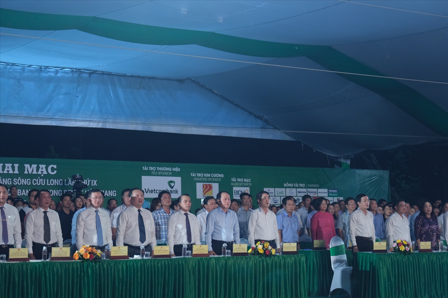 Các đại biểu tham dự Lễ khai mạc Đại hội Thể thao Đồng bằng sông Cửu Long lần thứ IX và Giải Marathon quốc tế “Vietcombank Mekong Delta” Hậu Giang lần thứ IV năm 2023