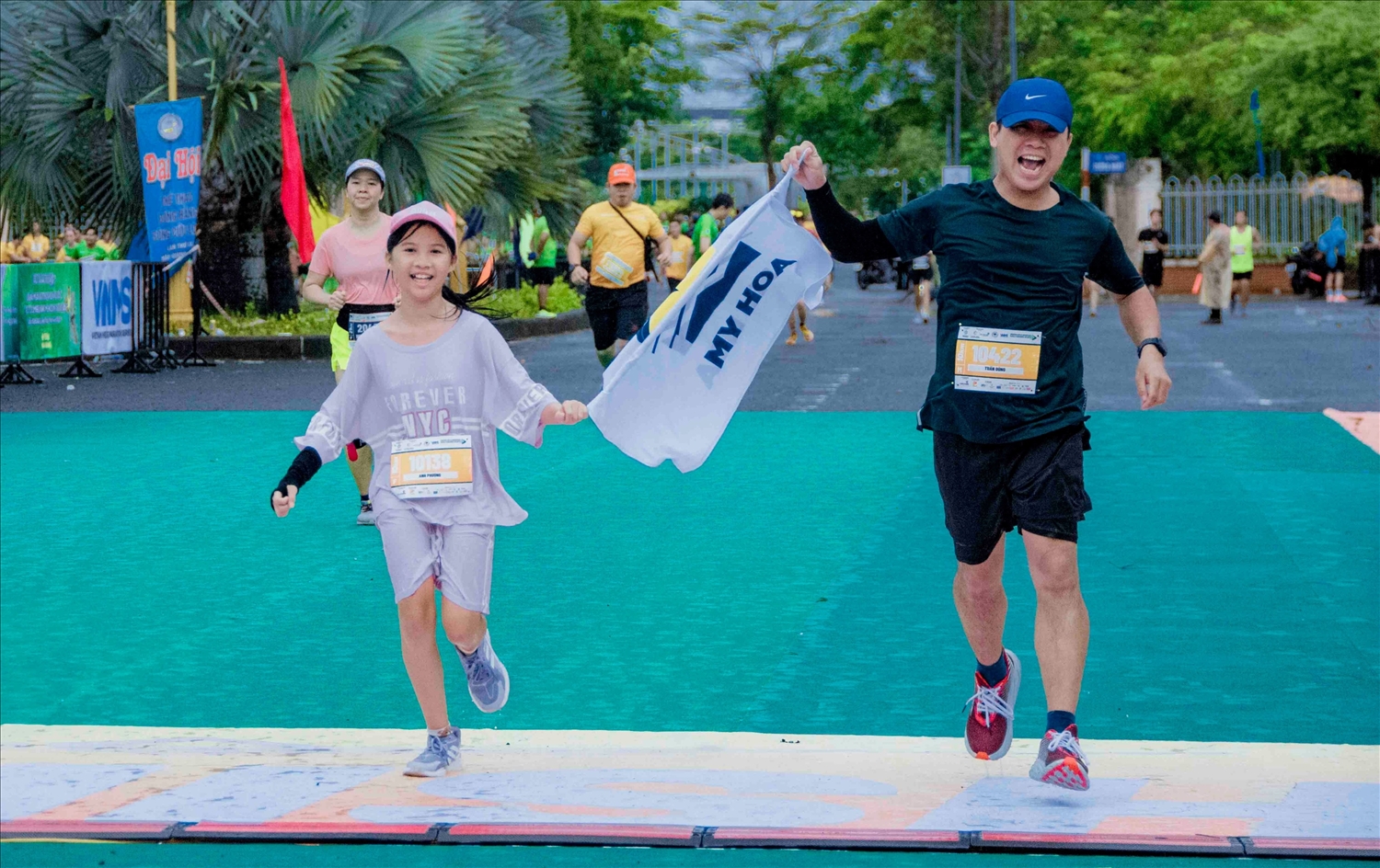 Các vận động viên nước ngoài tham tham gia Giải Marathon Quốc tế “Vietcombank Mekong Delta” Hậu Giang lần thứ IV năm 2023