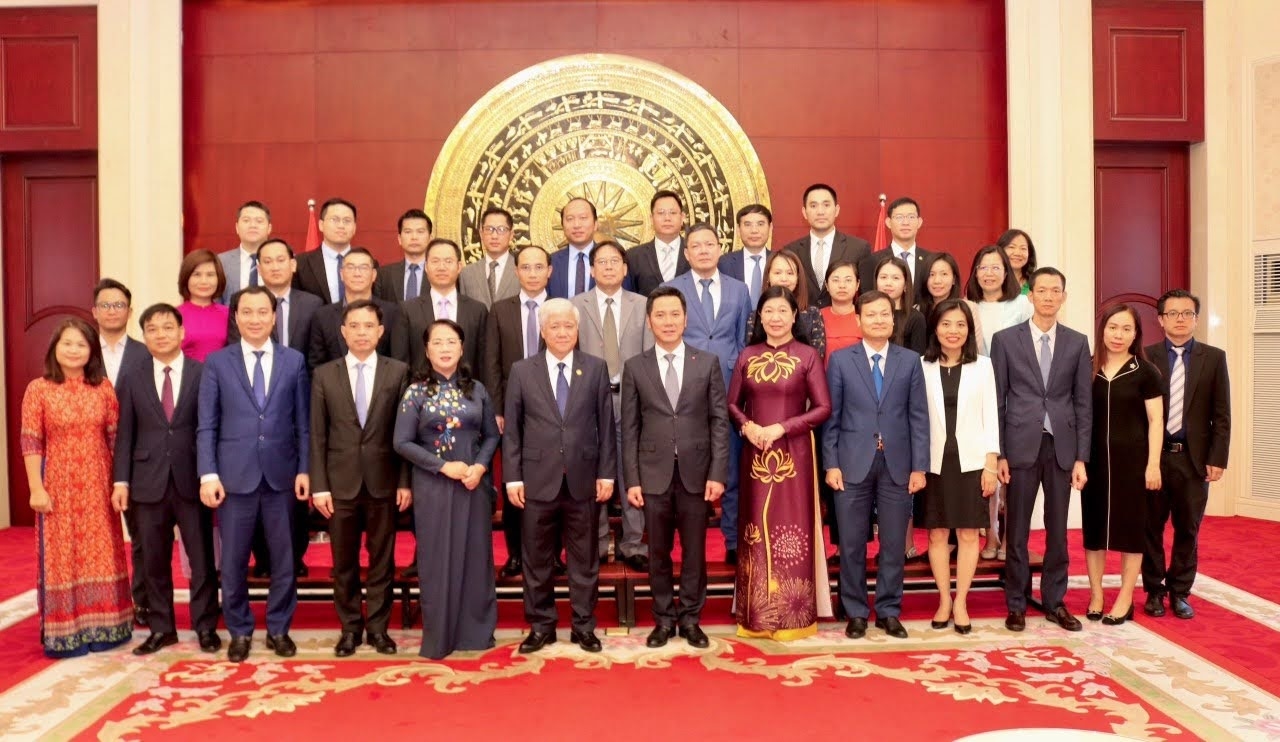 Đoàn đại biểu cấp cao Ủy ban Trung ương Mặt trận Tổ quốc Việt Nam thăm Đại sứ quán Việt Nam tại Trung Quốc