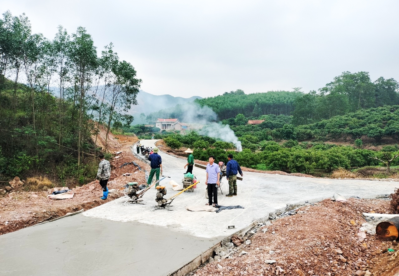 Đường bê tông thôn Việt Tiến, xã Giáo Liêm, huyện Sơn Động, Bắc Giang được đầu tư từ nguồn vốn Dự án 4, Chương trình MTQG 1719