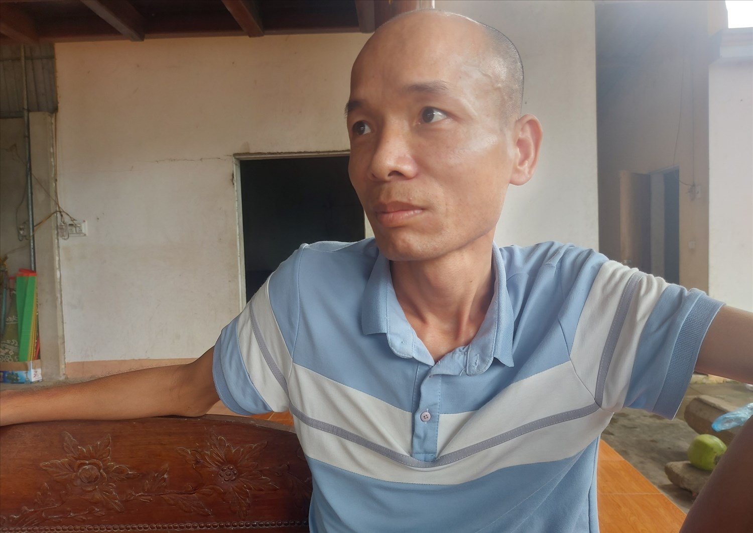 Công nhân Trần Văn Tàu, bị bụi phổi, rất thiệt thòi vì không có hợp đồng lao động