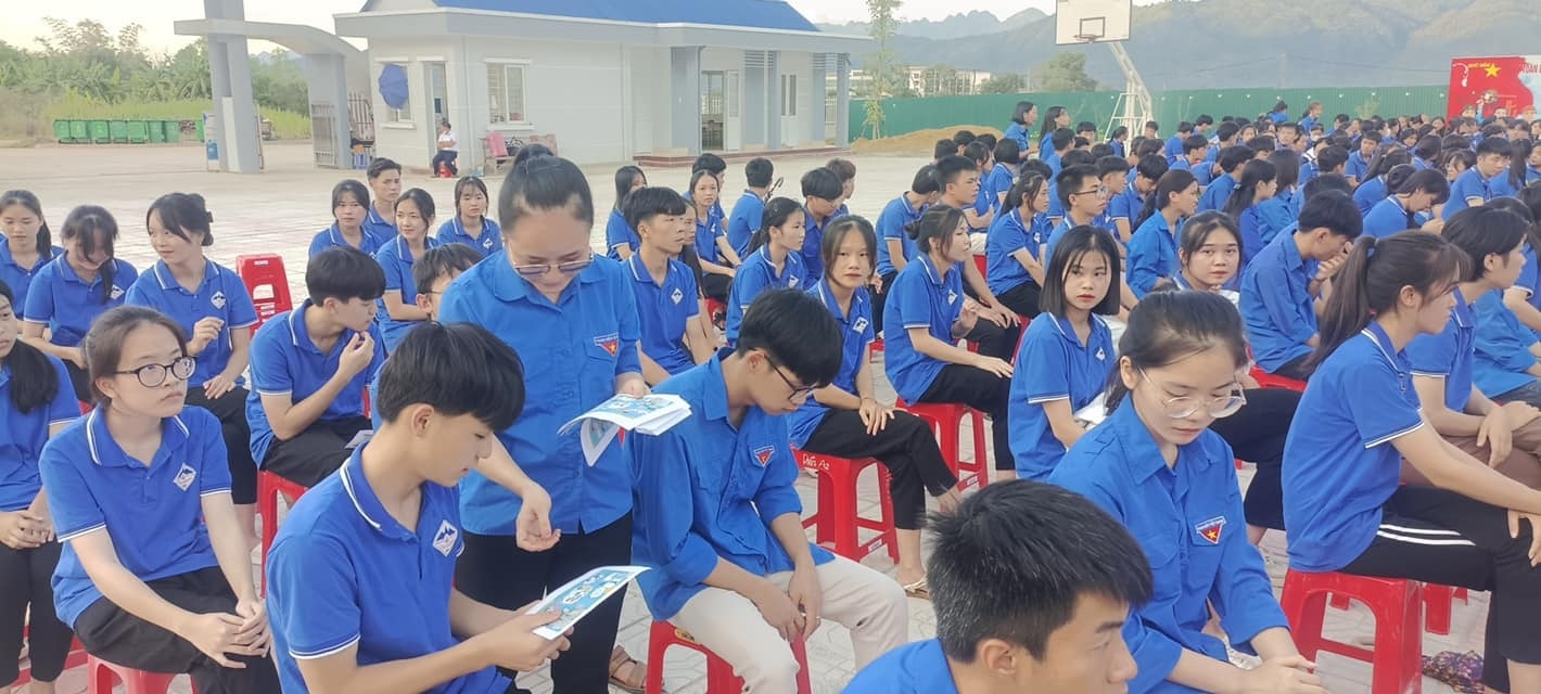 Tuyên truyền, phổ biến, giáo dục pháp luật, tìm hiểu về giới tính tại Trường Trung học Phổ thông Dân tộc nội trú tỉnh Cao Bằng.