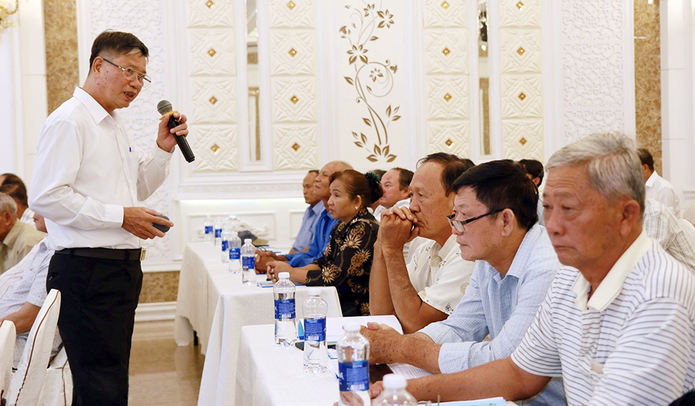 Người có uy tín trong đồng bào DTTS tỉnh Đồng Nai tham dự hội nghị tập huấn, bồi dưỡng công tác dân tộc năm 2023. (Ảnh: Báo Đồng Nai).