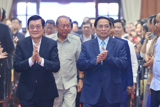 Thủ tướng Phạm Minh Chính và các đại biểu dự Hội nghị công bố Quy hoạch và xúc tiến đầu tư tỉnh Long An - Ảnh: VGP/Nhật Bắc