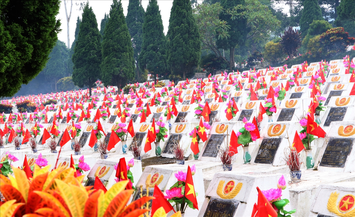 Nghĩa trang liệt sĩ quốc gia Vị Xuyên - nơi an nghỉ của hơn 1.800 liệt sĩ cùng phần mộ tập thể các liệt sĩ đã hy sinh trong cuộc chiến đấu bảo vệ biên giới phía bắc của Tổ quốc