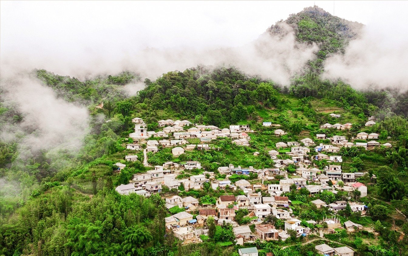 Bản U Ní Chải, xã Dào San, huyện Phong Thổ có 126 hộ gia đình người Hà Nhì sinh sống