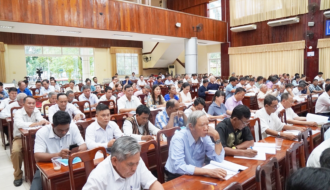 Hội thảo gồm 200 đại biểu đến từ các tỉnh khu vực Đông Nam bộ