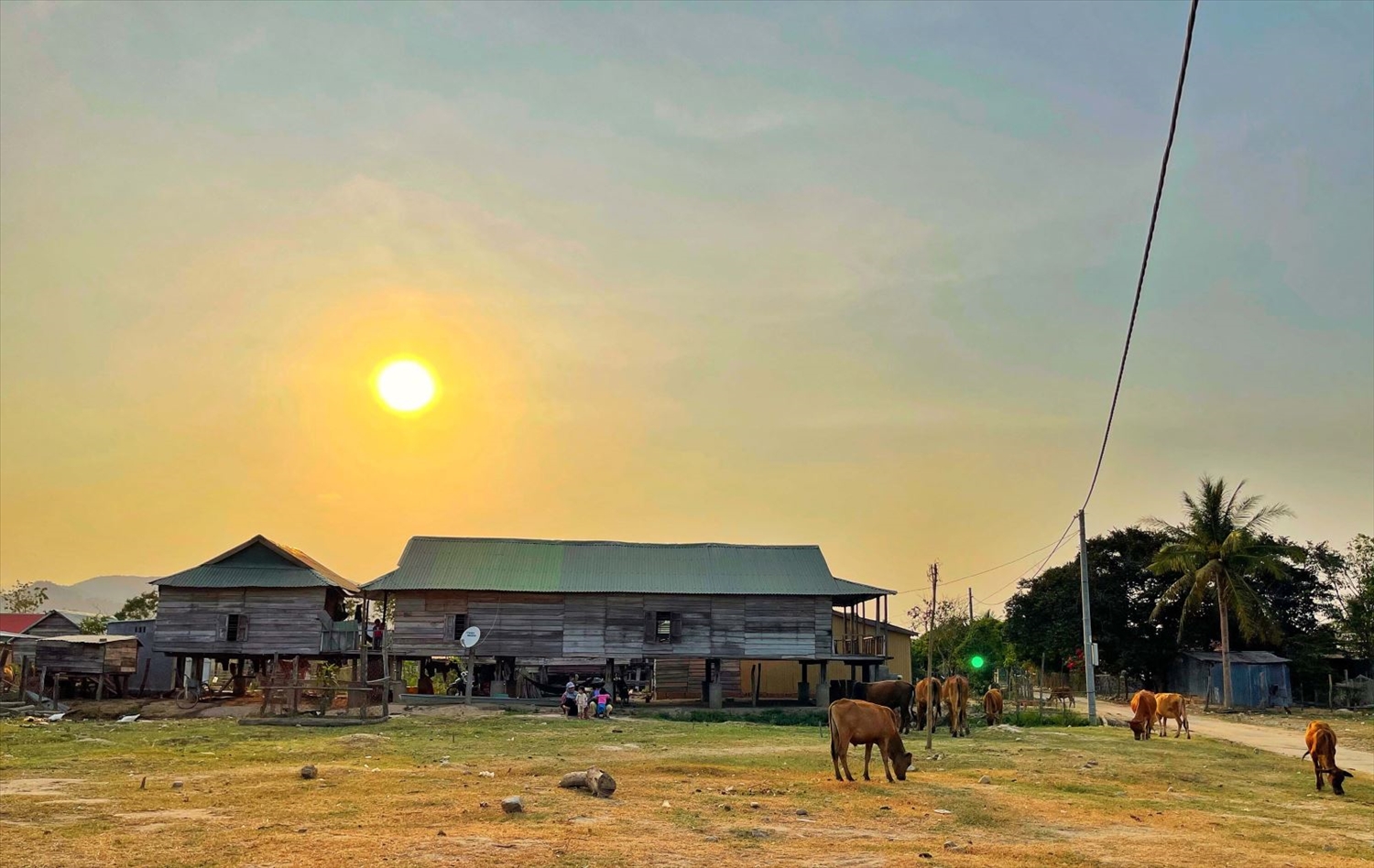 Khung cảnh thanh bình ở buôn Blăk (xã Ia Rmok, huyện Krông Pa). Ảnh: Hoàng Ngọc