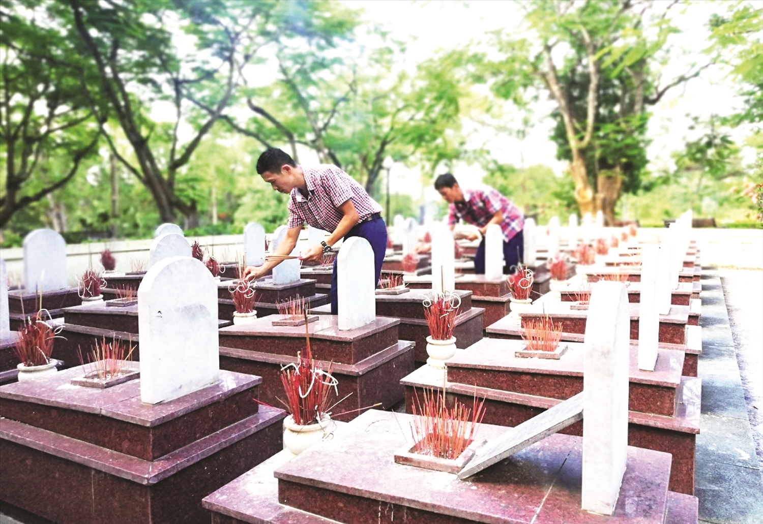Mỗi dịp 27/7 về, tại Nghĩa trang liệt sĩ Trường Sơn lại diễn ra những hoạt động tri ân Anh hùng liệt sĩ.