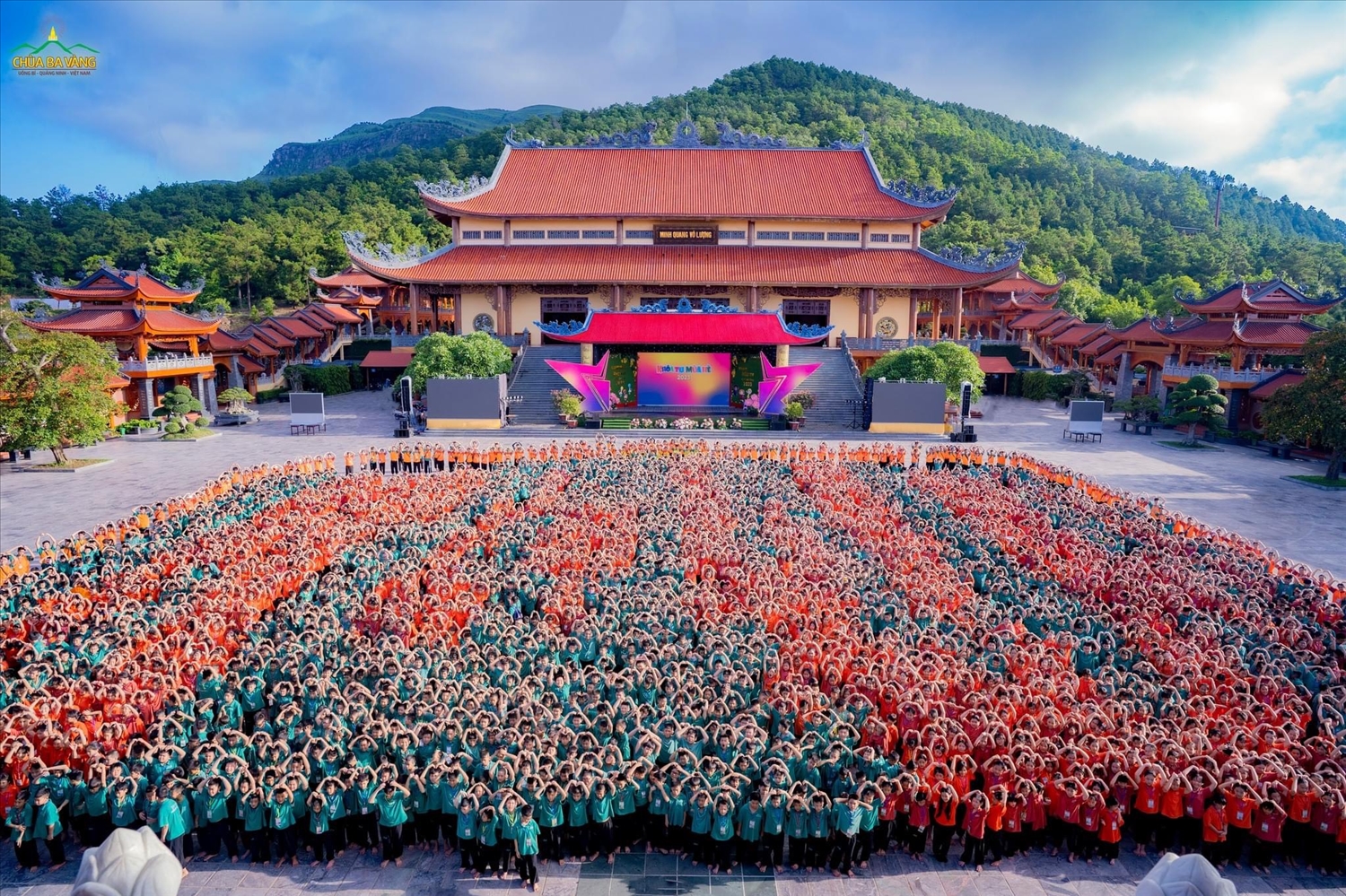 Hàng ngàn khóa sinh tham gia Khóa tu mùa Hè tại chùa Ba Vàng