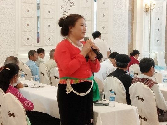 Bà Đinh Thị Kim Điều - Người có uy tín trong đồng bào DTTS huyện Vĩnh Cửu kiến nghị môt số giải pháp về an sinh xã hội và bảo tồn văn hóa​​​.