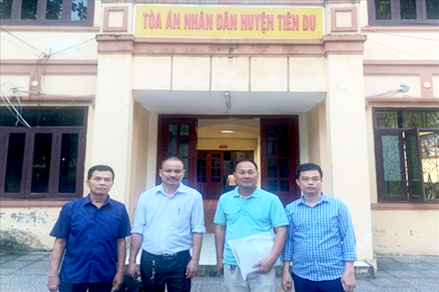 Bốn bị cáo sau phiên xử ngày 27/4 tại TAND huyện Tiên Du, tỉnh Bắc Ninh