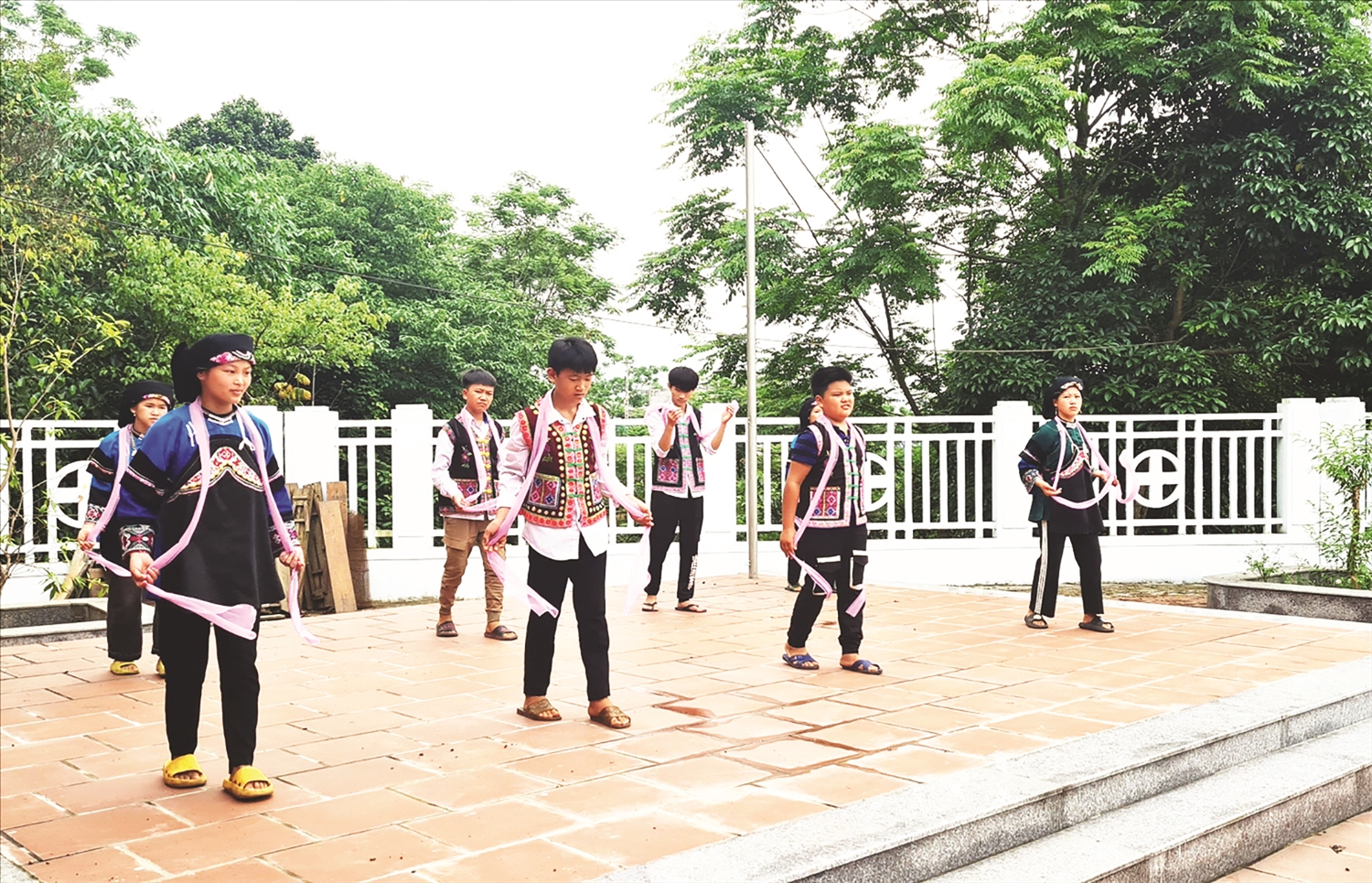 Tỉnh Lào Cai chú trọng giáo dục cho giới trẻ ý thức bảo tồn và phát huy bản sắc văn hóa truyền thống của dân tộc Bố Y.