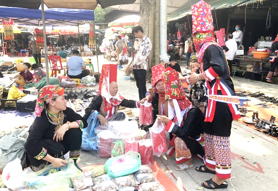 Chợ phiên vùng cao Bình Liêu - “Điểm hẹn” văn hóa của đồng bào các dân tộc  | Báo Dân tộc và Phát triển