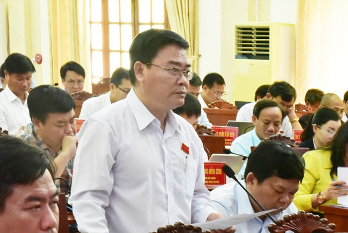 Đại biểu Phạm Ngọc Công - Trưởng ban Dân tộc HĐND tỉnh Phú Yên phát biểu tại kỳ họp