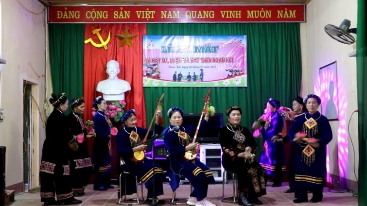 Lễ ra mắt Câu lạc bộ hát then, sill, lượn khu Đoàn Kết, thị trấn Đồng Mỏ, huyện Chi Lăng. Ảnh TL