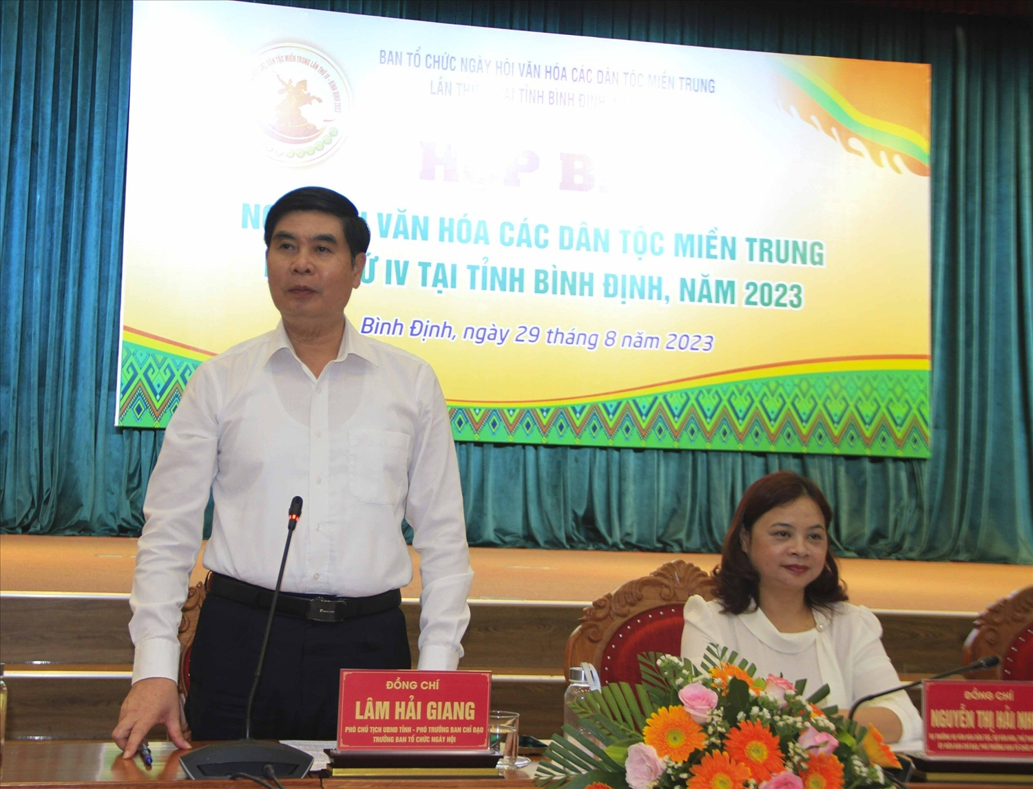 Ông Lâm Hải Giang, Phó Chủ tịch UBND tỉnh Bình Định phát biểu, trao đổi thông tin tại buổi Họp báo