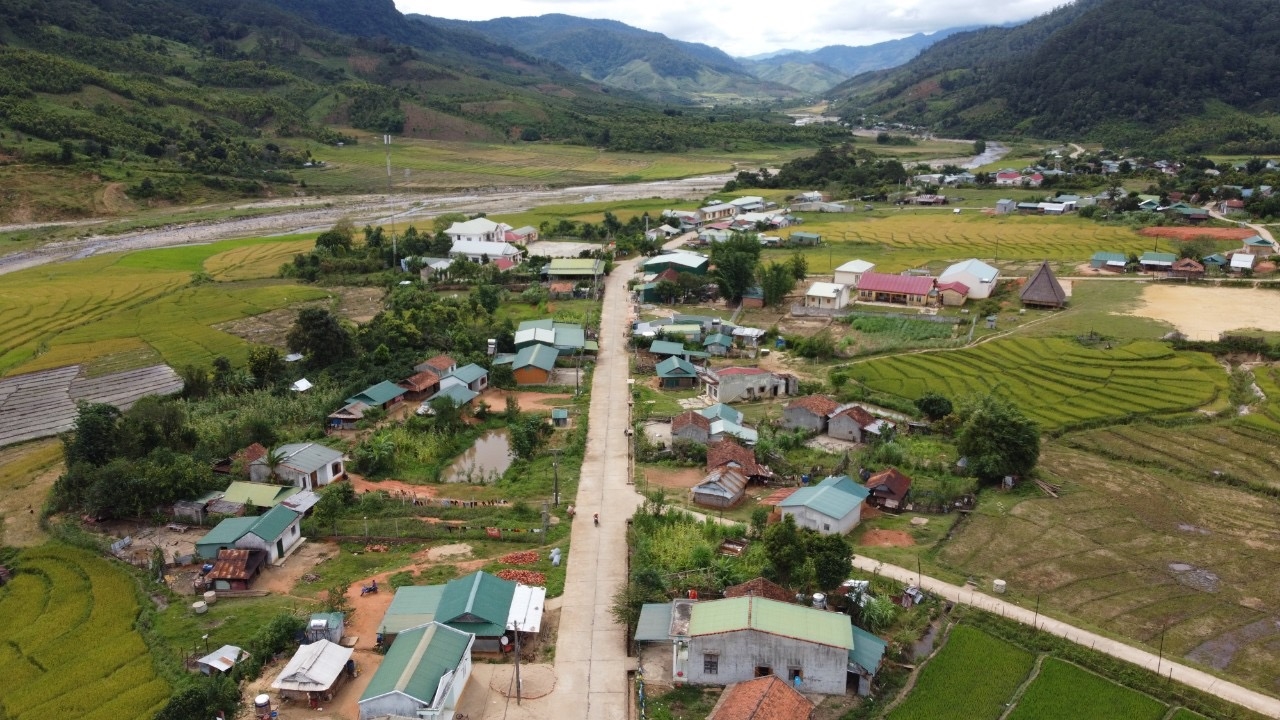 Nguồn vốn đầu tư từ Chương trình MTQG 1719 đã từng bước làm thay đổi diện mạo các thôn, làng đồng DTTS ở Kon Tum