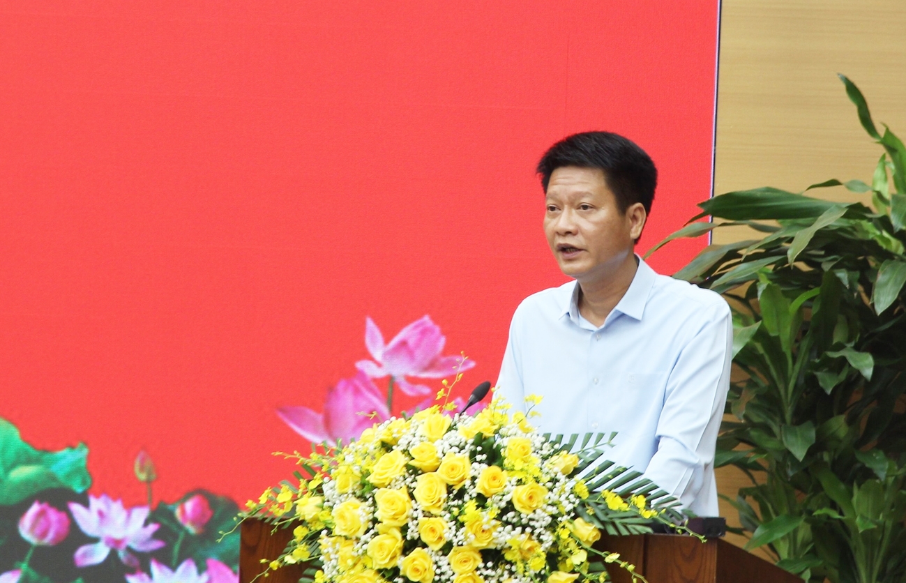 Ông Nguyễn Thế Phước - Phó Chủ tịch Thường trực UBND tỉnh Yên Bái tham luận tại Hội nghị