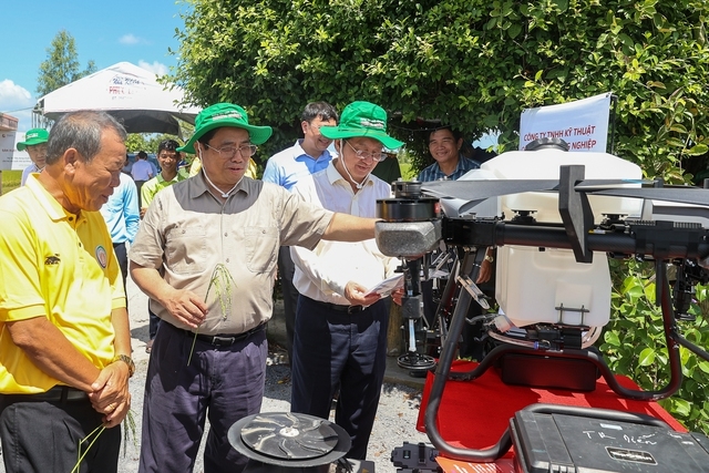 (TIN TS DẪN - ĐÃ BT) Thủ tướng thăm một số cơ sở sản xuất, chế biến lúa gạo hiện đại, công nghệ cao 7