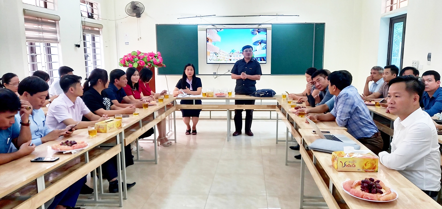 Đoàn Công tác của Bộ Giáo dục và Đào tạo thăm và làm việc với cán bộ, giáo viên Trường PTDTNT tỉnh Nghệ An