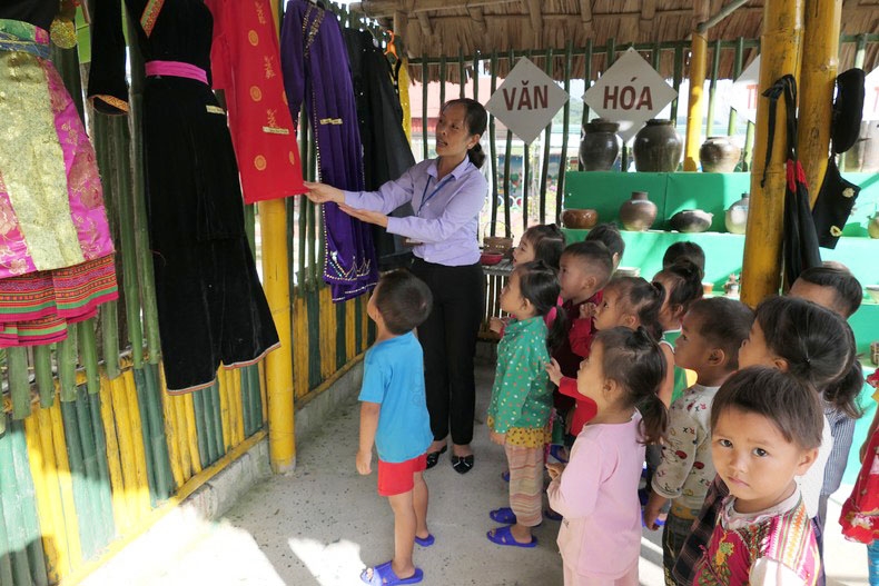 Hoạt động ngoại khóa tìm hiểu văn hóa truyền thống tại Trường Mầm non xã Tùng Vài, huyện Quản Bạ