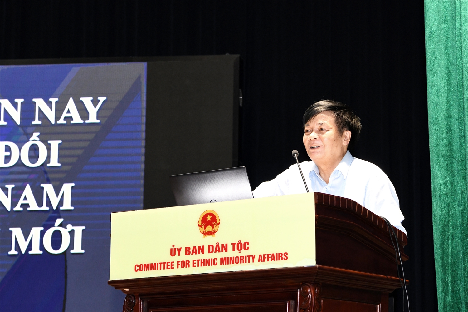 PGs.Ts. Phan Văn Rân - nguyên Viện trưởng Viện Quan hệ Quốc tế, Học viện Chính trị Quốc gia Hồ Chí Minh là báo cáo viên Hội nghị