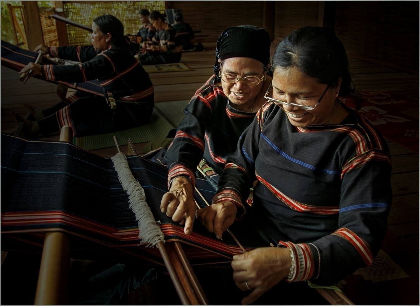 Phụ nữ dân tộc Gia Rai bảo tồn ngề dệt thổ cẩm truyền thống