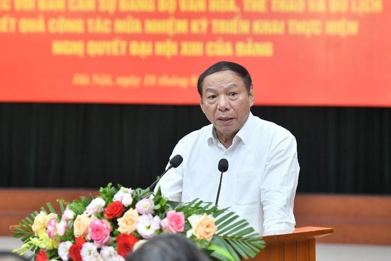 Nguyễn Văn Hùng, Bí thư Ban Cán sự Đảng, Bộ Trưởng VHTT&DL báo cáo tại buổi làm việc