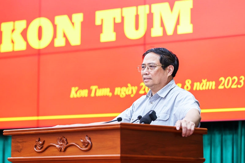 Thủ tướng Phạm Minh Chính phát biểu kết luận buổi làm việc với Ban Thường vụ Tỉnh ủy Kon Tum sáng 20/8 - Ảnh: VGP/Nhật Bắc