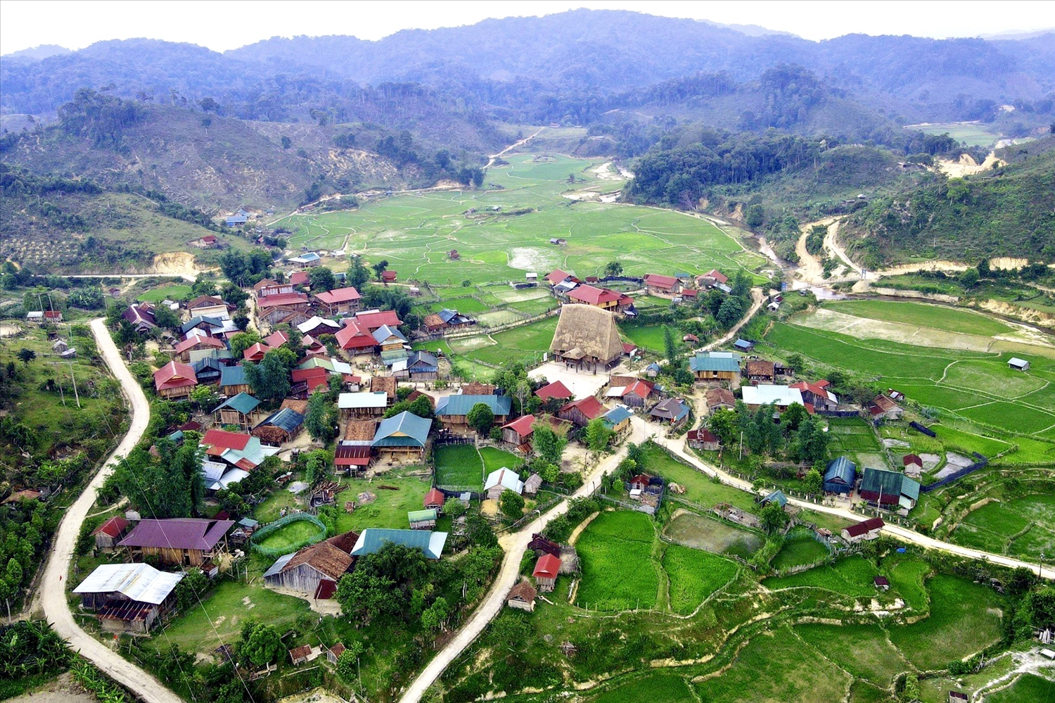 Làng Vi Rơ Ngheo vừa được tỉnh Kon Tum công nhận là làng du lịch cộng đồng và là làng du lịch cộng đồng thứ hai của huyện Kon Plông
