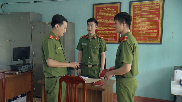 Diễn viên Duy Khánh vào vai Trung uý Hoàng trong phim 