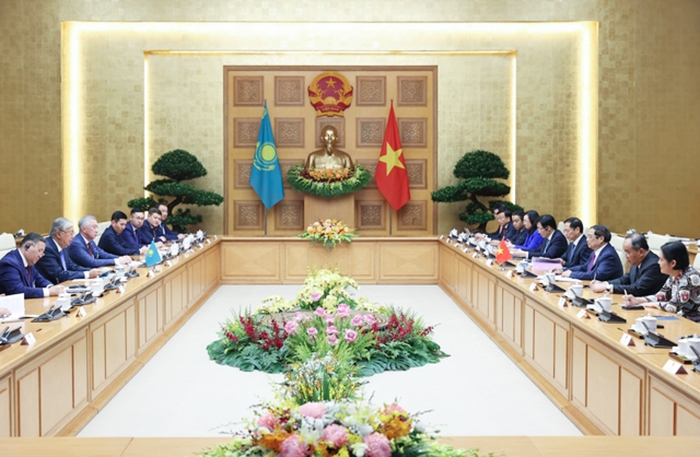 Thủ tướng Phạm Minh Chính đề nghị Kazakhstan tiếp tục tạo thuận lợi cho các mặt hàng thế mạnh của Việt Nam như nông sản, thủy sản, hàng dệt may, đồ gỗ tiếp cận thị trường Kazakhstan - Ảnh: VGP/Nhật Bắc