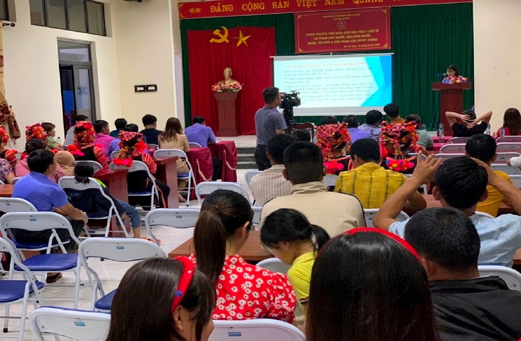 Tổ tuyên truyền Viện Kiểm sát nhân dân tỉnh Lai Châu tuyên truyền về hậu quả của tệ nạn tảo hôn, hôn nhân cận huyết thống