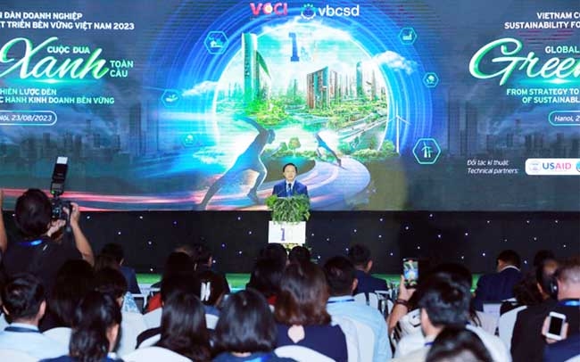 Phó Thủ tướng Trần Hồng Hà mong muốn cộng đồng doanh nghiệp Việt Nam luôn tiên phong, hội nhập trên hành trình xanh toàn cầu; tiếp tục đóng vai trò hạt nhân thực hiện các mục tiêu phát triển bền vững - Ảnh: VGP/Minh Khôi