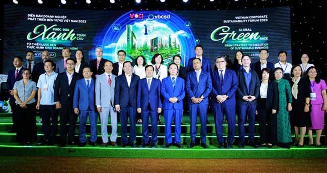 Phó Thủ tướng Trần Hồng Hà và một số đại biểu dự VCSF 2023 - Ảnh: VGP/Minh Khôi