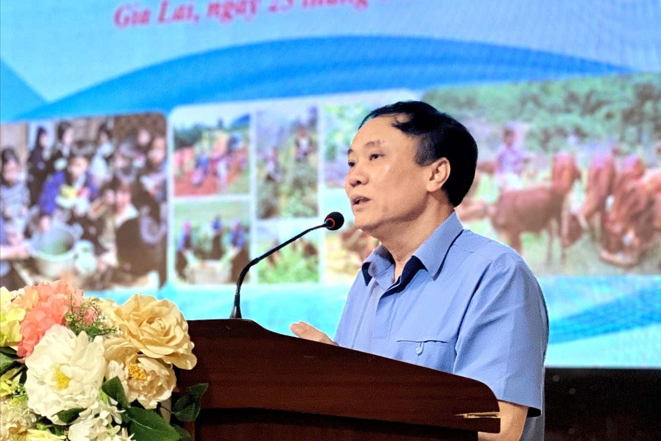 Cục Trưởng cục Kinh tế Hợp tác và PTNT Lê Đức Thịnh phát biểu tại Hội thảo