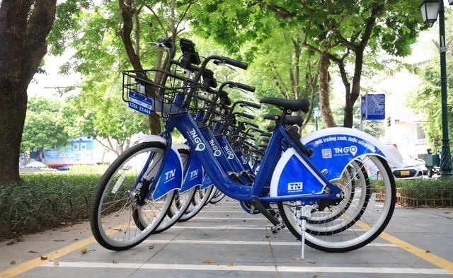 ịch vụ cho thuê xe đạp công cộng triển khai tại Hà Nội với 79 trạm cách nhau khoảng một km, gần địa điểm du lịch, bến xe buýt, tàu điện trên cao. Ảnh minh họa