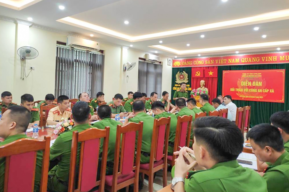 Công an huyện Chi Lăng đã tổ chức diễn đàn “ Đối thoại với Công an cấp xã” năm 2023. (Ảnh Thanh Hà)