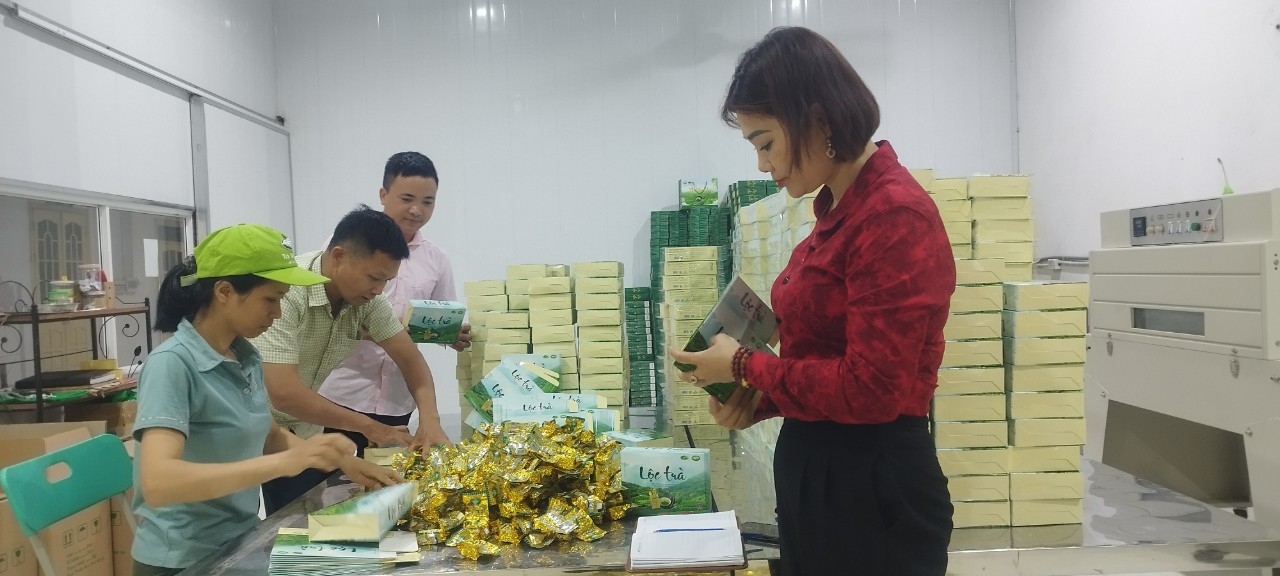 Sản phẩm chè của Công ty cổ phần trà Việt Thái xã Phúc Thuận, TP Phổ Yên đã được ứng dụng cơ giới hóa trong quy trình đóng gói chè