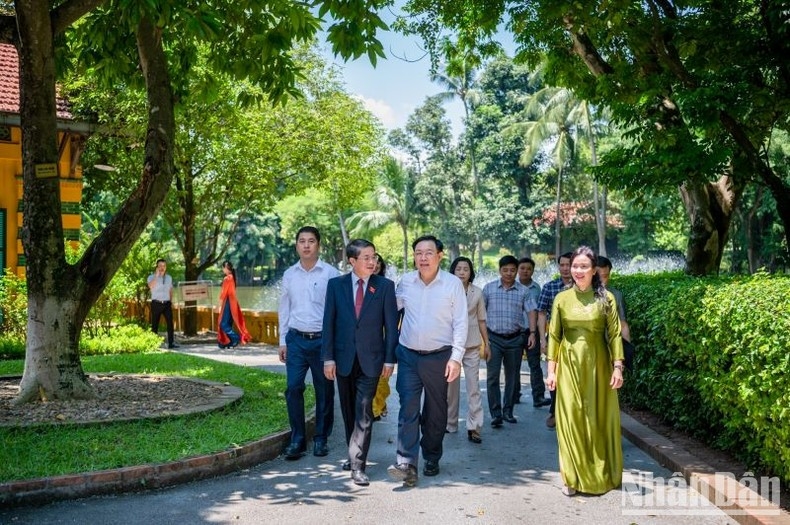 Chủ tịch Quốc hội Vương Đình Huệ thăm Khu di tích Chủ tịch Hồ Chí Minh trong Phủ Chủ tịch. (Ảnh: Duy Linh)