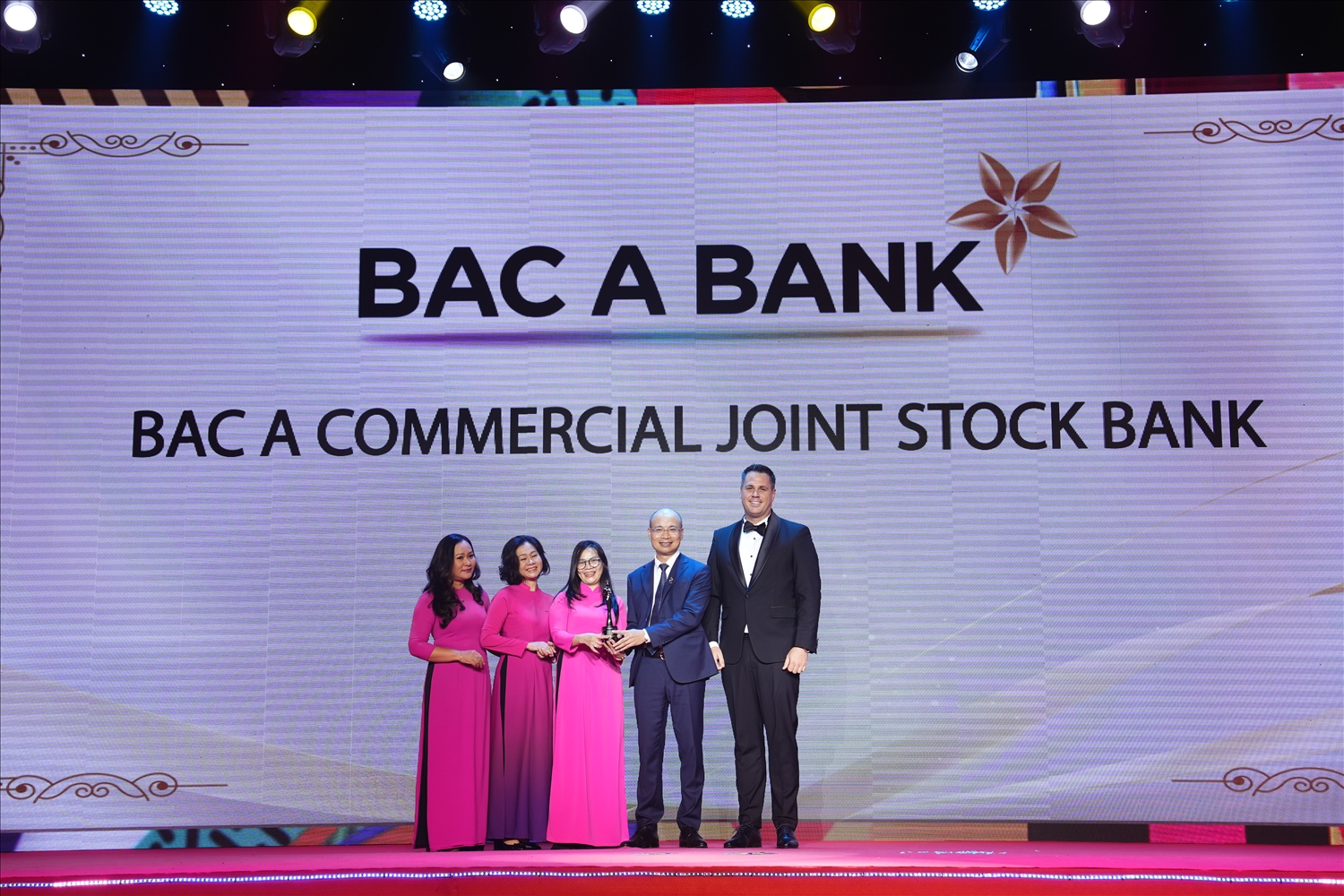 Ngân hàng TMCP Bắc Á (BAC A BANK) đã vinh dự giành giải thưởng “Nơi làm việc tốt nhất Châu Á 2023” từ Giải thưởng danh tiếng về quản trị nhân sự HR Asia Award
